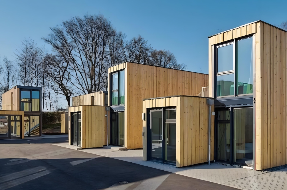 expandable container building